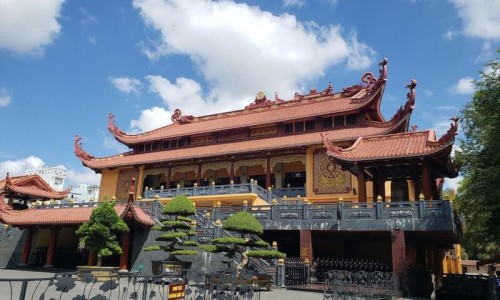 白色陨石是什么陨石-白色半透明陨石功效网 | 白色的陨石长什么样,白色陨石极为罕见